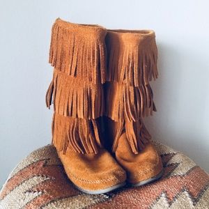 🌵Minnetonka Fringe Moccasin Boots